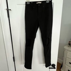 Distressed Levi black skinny jeans size 28